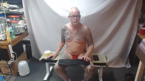 Snapshot of tatsdude chatting on 01-12-26, 04:01 inkbator online show from 01-12-26, 04:01