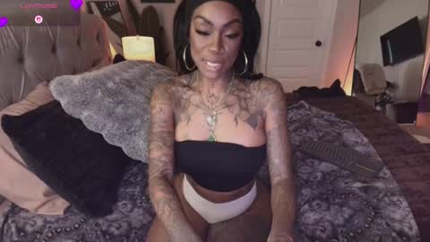Snapshot of tatted_vixen chatting on 02-04-26, 08:47 Tatted Queen online show from 02-04-26, 08:47