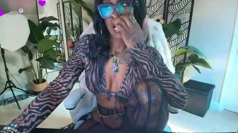 Snapshot of tatted_vixen chatting on 05-17-26, 08:49 Tatted Queen online show from 05-17-26, 08:49