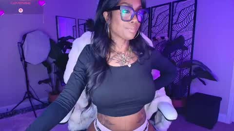 Snapshot of tatted_vixen chatting on 05-26-26, 07:43 Tatted Queen online show from 05-26-26, 07:43