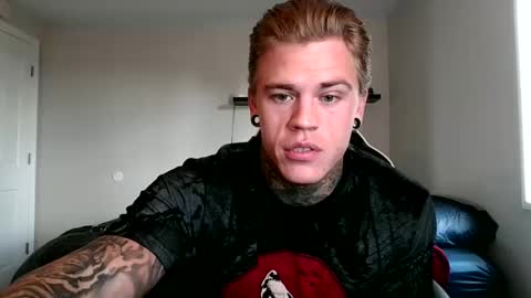 Snapshot of tatteddaddy9000 chatting on 09-26-25, 04:11 D-Man online show from 09-26-25, 04:11