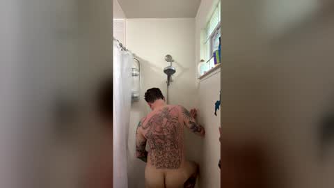 Snapshot of tattedupboyfun chatting on 05-26-26, 07:43 tattedupboyfun online show from 05-26-26, 07:43