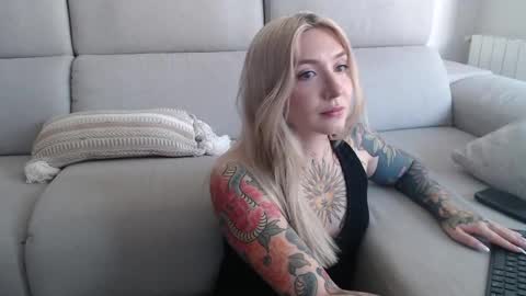 tattoobbgirl online show from 09-19-25, 11:33