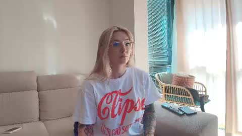 Snapshot of tattoobbgirl chatting on 06-15-26, 03:03 tattoobbgirl online show from 06-15-26, 03:03