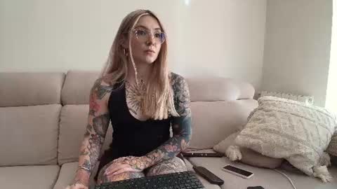 Snapshot of tattoobbgirl chatting on 07-04-26, 03:07 tattoobbgirl online show from 07-04-26, 03:07