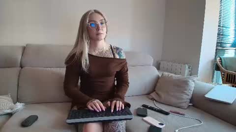 Snapshot of tattoobbgirl chatting on 07-17-26, 05:29 tattoobbgirl online show from 07-17-26, 05:29