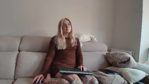 Snapshot of tattoobbgirl chatting on 07-21-26, 06:10 tattoobbgirl online show from 07-21-26, 06:10