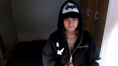 Snapshot of tattooguy1209 chatting on 11-10-25, 05:01 zareen online show from 11-10-25, 05:01