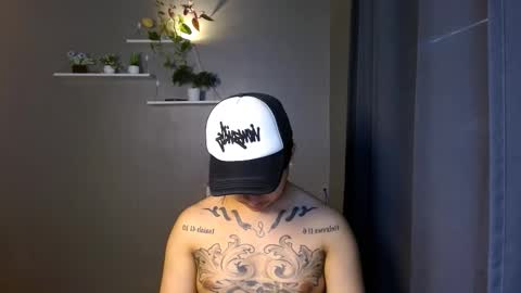 Snapshot of tattooguy1209 chatting on 11-17-25, 06:30 zareen online show from 11-17-25, 06:30