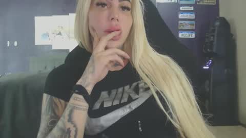 Snapshot of tatuada_safada chatting on 12-23-25, 06:33 tatuada_safada online show from 12-23-25, 06:33