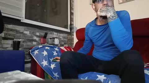 Snapshot of tatuadorhotxxx chatting on 02-15-26, 06:21 Tatuado20cm online show from 02-15-26, 06:21