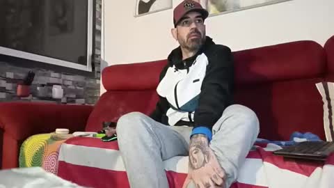 Snapshot of tatuadorhotxxx chatting on 02-17-26, 03:03 Tatuado20cm online show from 02-17-26, 03:03