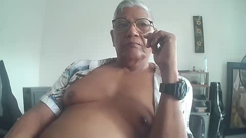 Snapshot of tavo58 chatting on 01-05-25, 02:52 alvarito online show from 01-05-25, 02:52