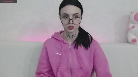 Snapshot of tayaavis chatting on 10-28-25, 09:17 Taya online show from 10-28-25, 09:17