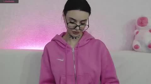 Snapshot of tayaavis chatting on 10-29-25, 06:20 Taya online show from 10-29-25, 06:20