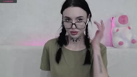 Snapshot of tayaavis chatting on 10-31-25, 07:37 Taya online show from 10-31-25, 07:37