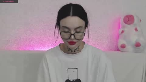 Snapshot of tayaavis chatting on 11-21-25, 03:33 Taya online show from 11-21-25, 03:33