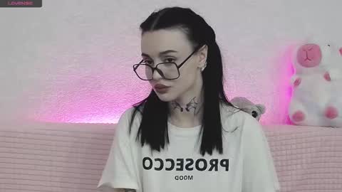 Snapshot of tayaavis chatting on 11-30-25, 06:01 Taya online show from 11-30-25, 06:01