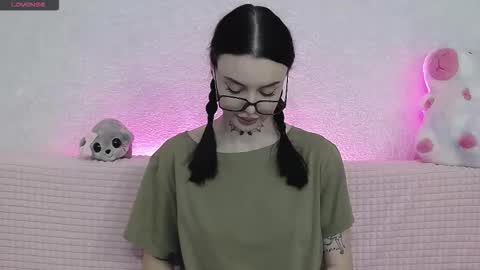 Snapshot of tayaavis chatting on 12-20-25, 04:58 Taya online show from 12-20-25, 04:58