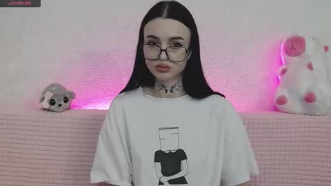 Snapshot of tayaavis chatting on 12-21-25, 04:58 Taya online show from 12-21-25, 04:58