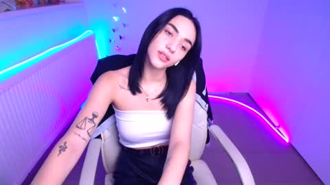 Snapshot of tayla_candy chatting on 10-13-25, 11:43 Tayla online show from 10-13-25, 11:43