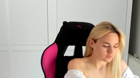 Snapshot of tayla_shy chatting on 07-02-26, 12:33 Tay online show from 07-02-26, 12:33