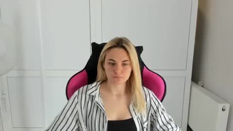 Snapshot of tayla_shy chatting on 07-04-26, 09:48 Tay online show from 07-04-26, 09:48