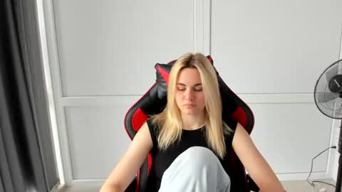 Snapshot of tayla_shy chatting on 07-08-26, 06:51 Tay online show from 07-08-26, 06:51