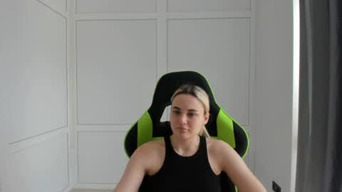 Snapshot of tayla_shy chatting on 07-19-26, 07:34 Tay online show from 07-19-26, 07:34