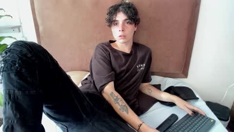 Snapshot of tayler_colins_1 chatting on 02-04-26, 09:20 online show from 02-04-26, 09:20