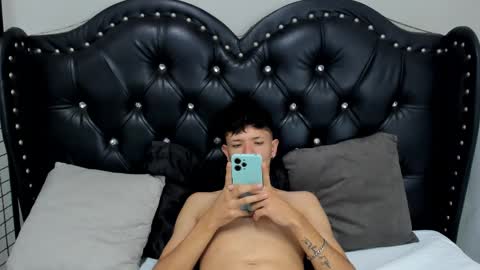 Snapshot of tayler_wells chatting on 03-06-25, 12:10 T A Y L E R online show from 03-06-25, 12:10