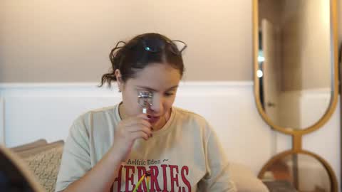 Teylor  Kim online show from 10-22-25, 07:35