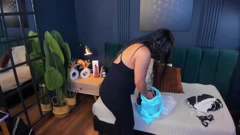 Snapshot of taylor_bennet chatting on 02-22-25, 12:08 Taylor Bennet online show from 02-22-25, 12:08