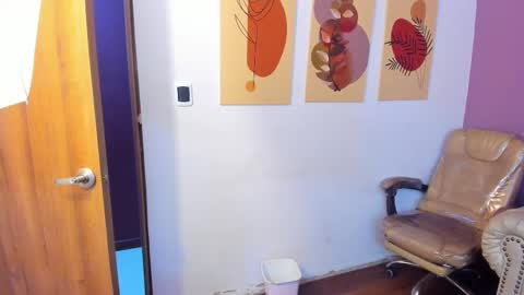 Snapshot of taylor_bennet chatting on 10-06-25, 12:13 Taylor Bennet online show from 10-06-25, 12:13