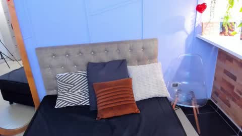 Snapshot of taylor_bennet chatting on 10-23-25, 12:04 Taylor Bennet online show from 10-23-25, 12:04