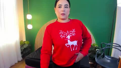 Snapshot of taylor_bennet chatting on 12-14-25, 11:37 Taylor Bennet online show from 12-14-25, 11:37