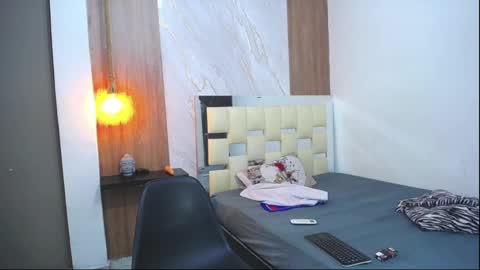 taylor_collins_2 online show from 09-22-25, 10:45