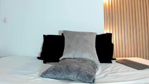 Snapshot of taylor_evanss1 chatting on 09-11-25, 08:42 Taylor online show from 09-11-25, 08:42