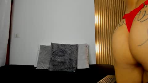 Snapshot of taylor_evanss1 chatting on 09-15-25, 08:09 Taylor online show from 09-15-25, 08:09