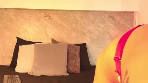 Taylor online show from 10-30-25, 06:04