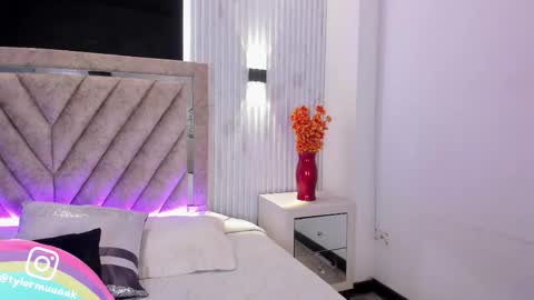 Taylor Harveey online show from 12-20-25, 08:38