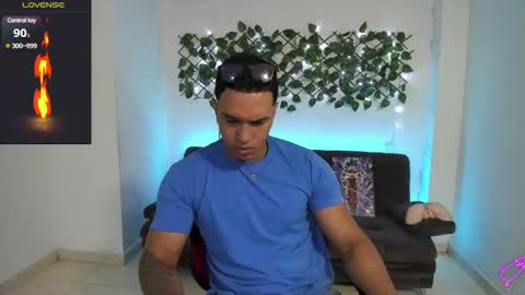 Snapshot of taylor_johnn chatting on 12-11-24, 02:22 Penagos zz online show from 12-11-24, 02:22