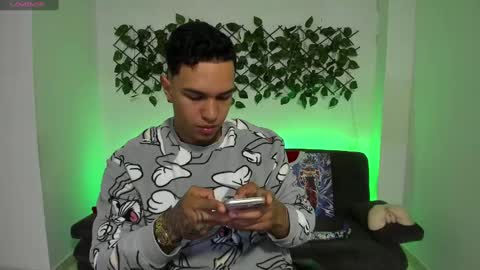 Snapshot of taylor_johnn chatting on 12-29-24, 02:21 Penagos zz online show from 12-29-24, 02:21