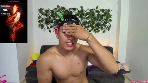 Snapshot of taylor_johnn chatting on 01-06-25, 02:03 Penagos zz online show from 01-06-25, 02:03