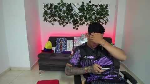 Snapshot of taylor_johnn chatting on 01-11-25, 06:12 Penagos zz online show from 01-11-25, 06:12