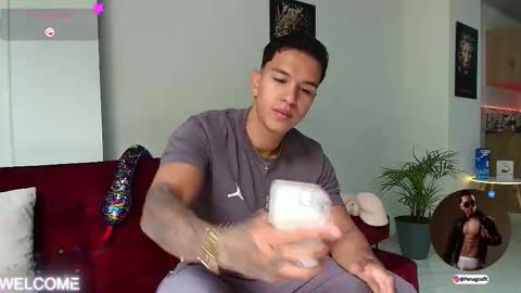 Snapshot of taylor_johnn chatting on 09-21-25, 03:13 Penagos zz online show from 09-21-25, 03:13