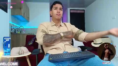 Snapshot of taylor_johnn chatting on 10-05-25, 01:31 Penagos zz online show from 10-05-25, 01:31