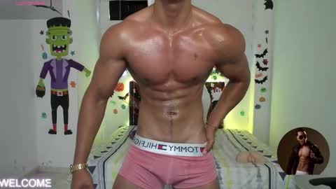 Snapshot of taylor_johnn chatting on 10-11-25, 02:37 Penagos zz online show from 10-11-25, 02:37