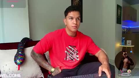 Snapshot of taylor_johnn chatting on 10-17-25, 03:14 Penagos zz online show from 10-17-25, 03:14