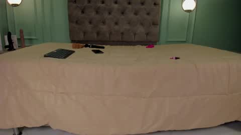 Snapshot of taylor_sexyy chatting on 01-16-25, 09:27 Taylor online show from 01-16-25, 09:27